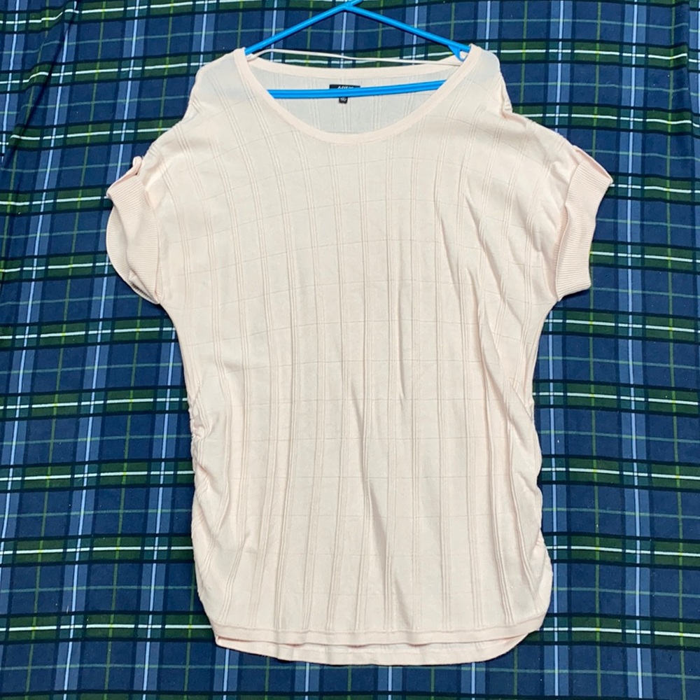 Beautiful APT. 9 Women’s light sweater cap sleeve Top